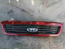Решетка радиатора бу к Daewoo Nexia красная DW07001, арт. RR01KF Решетка радиатора бу к Daewoo Nexia красная DW07001, арт. RR01KF